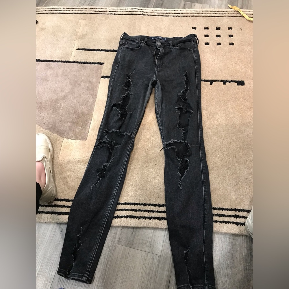 Hollister girls jeans.    Black.    Holes.     Size 9R